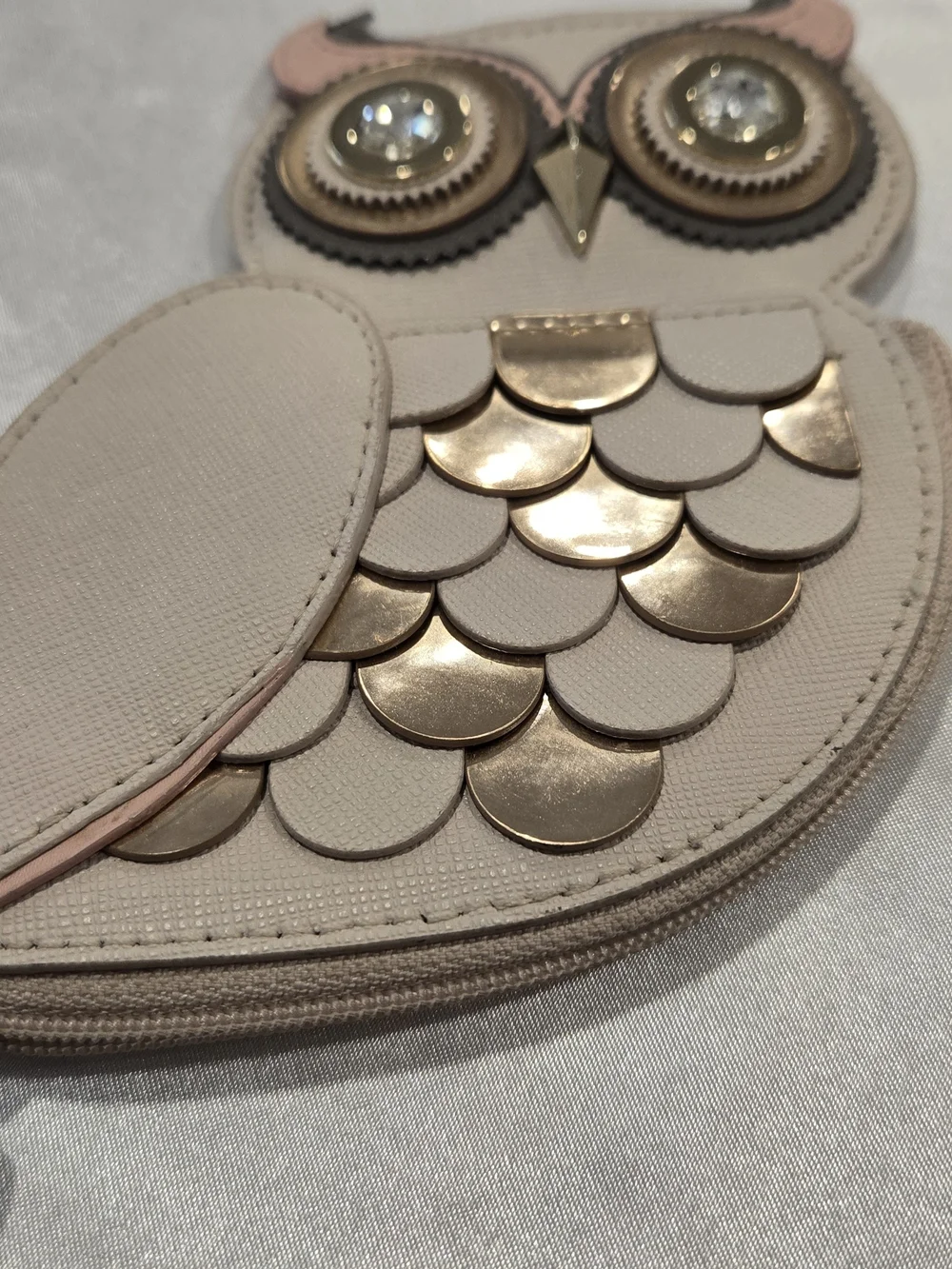 kate spade owl coin purse in cream with gold accents EUC